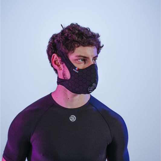 Runner wearing a black R-PUR sports mask in a standing position looking to the side