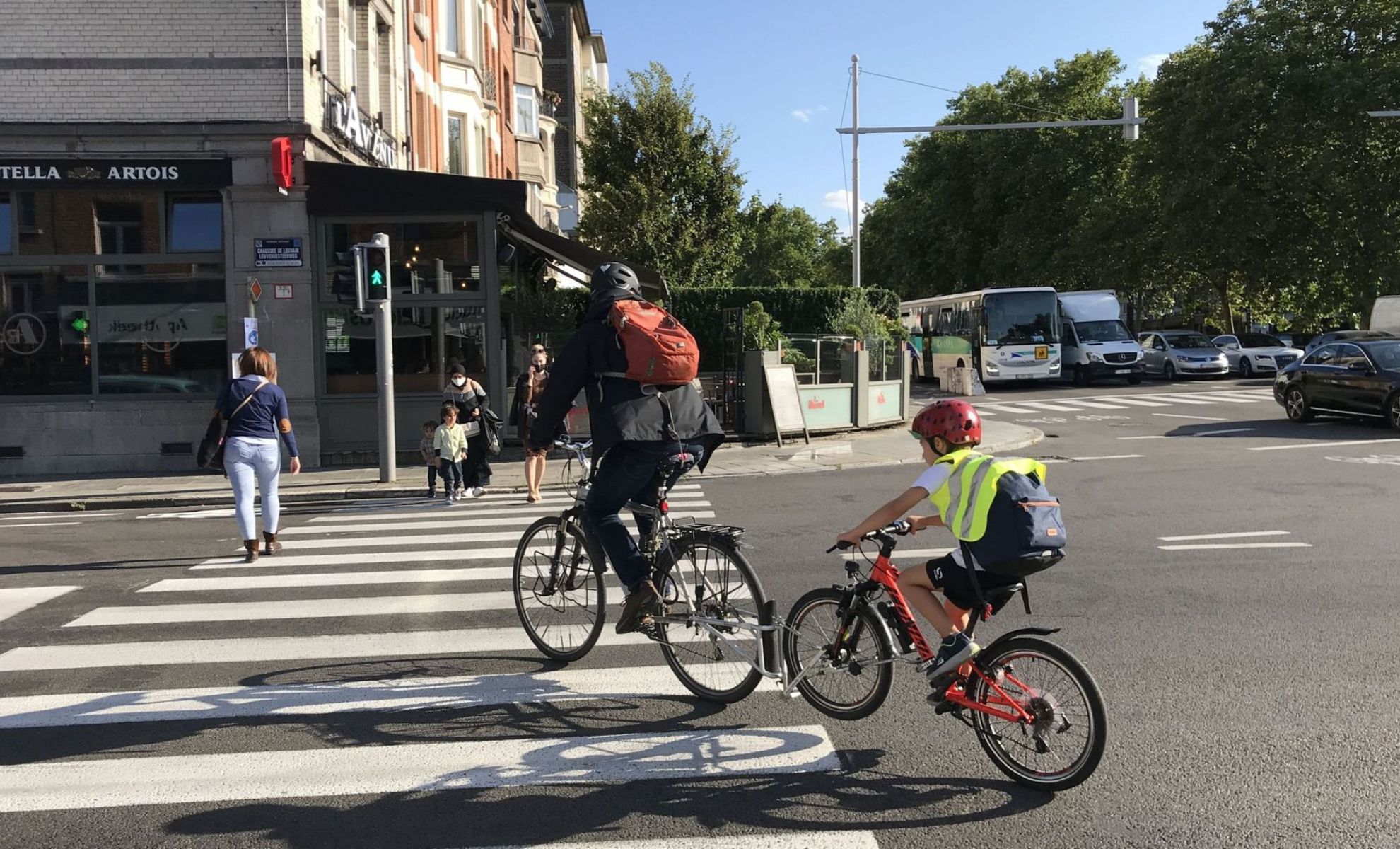 Piétons, vélos, trottinettes : Qui a la priorité sur les passages piétons ?